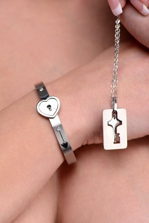 Cuffed Locking Bracelet and Key Necklace MS-AF916